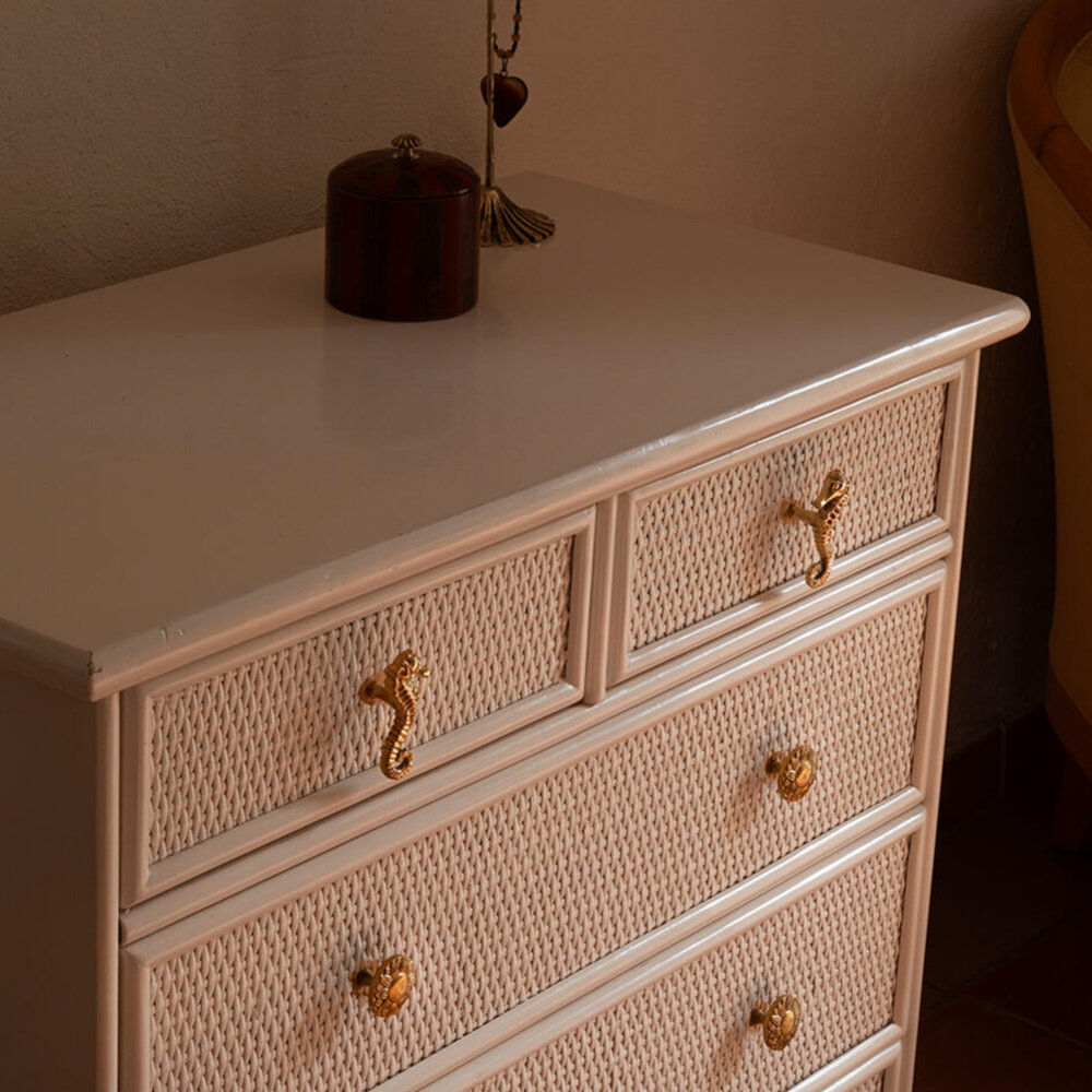 Doing Goods - Ladeknop Pippa Seahorse Messing 3x7cm rechts