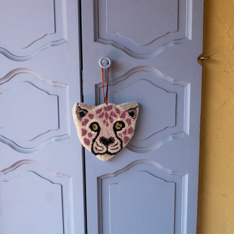 Doing Goods - Hanger Lilly Luipaard Lila Wol 21x18cm