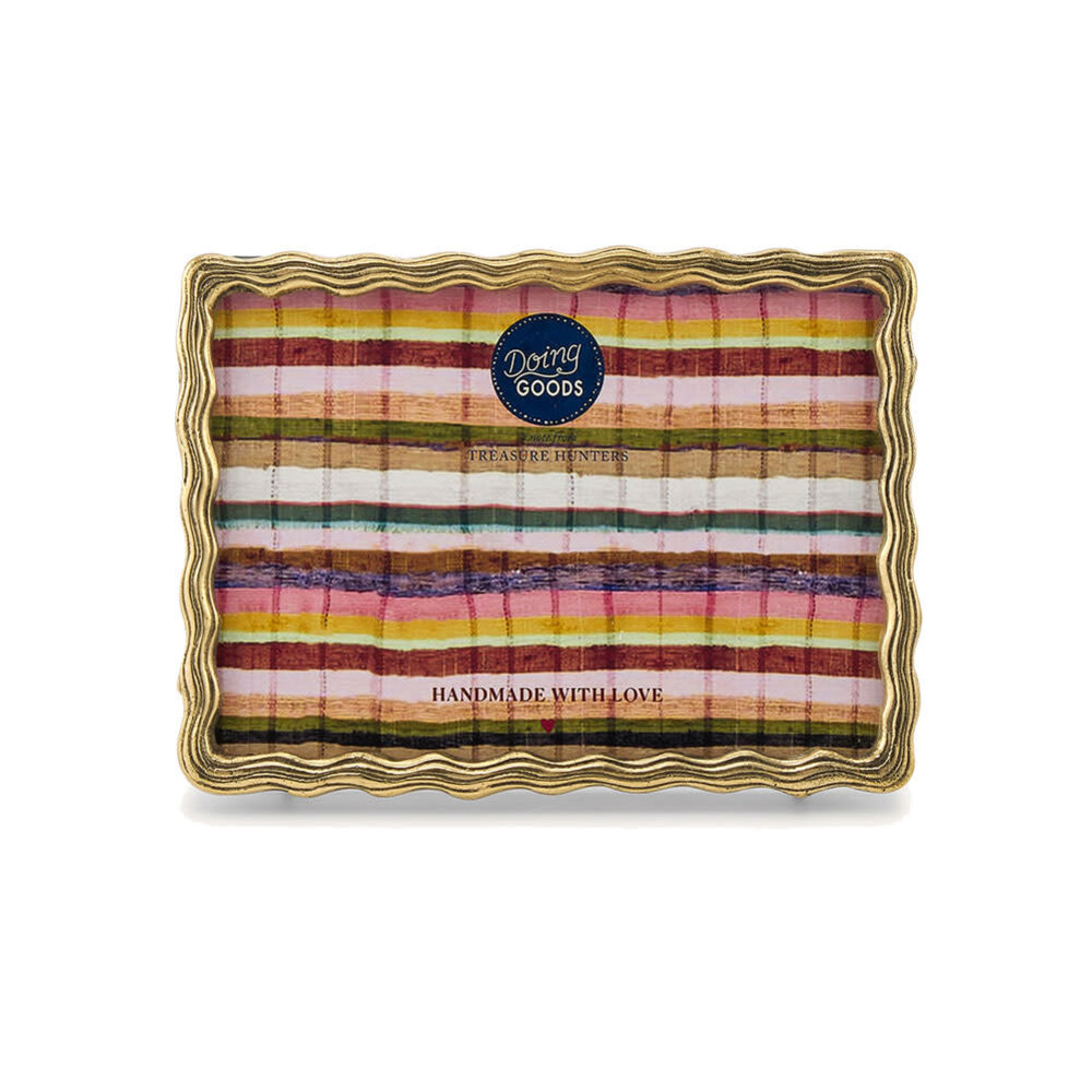 Doing Goods - Fotolijstje Yuki Wavey Messing Large 16x11cm - foto 15x10cm Doing Goods - Fotolijstje Yuki Wavey Messing Large 16x11cm - foto 15x10cm