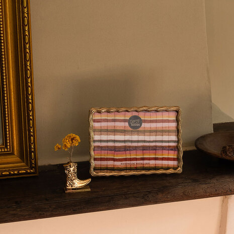 Doing Goods - Fotolijstje Yuki Wavey Messing Large 16x11cm - foto 15x10cm Doing Goods - Fotolijstje Yuki Wavey Messing Large 16x11cm - foto 15x10cm