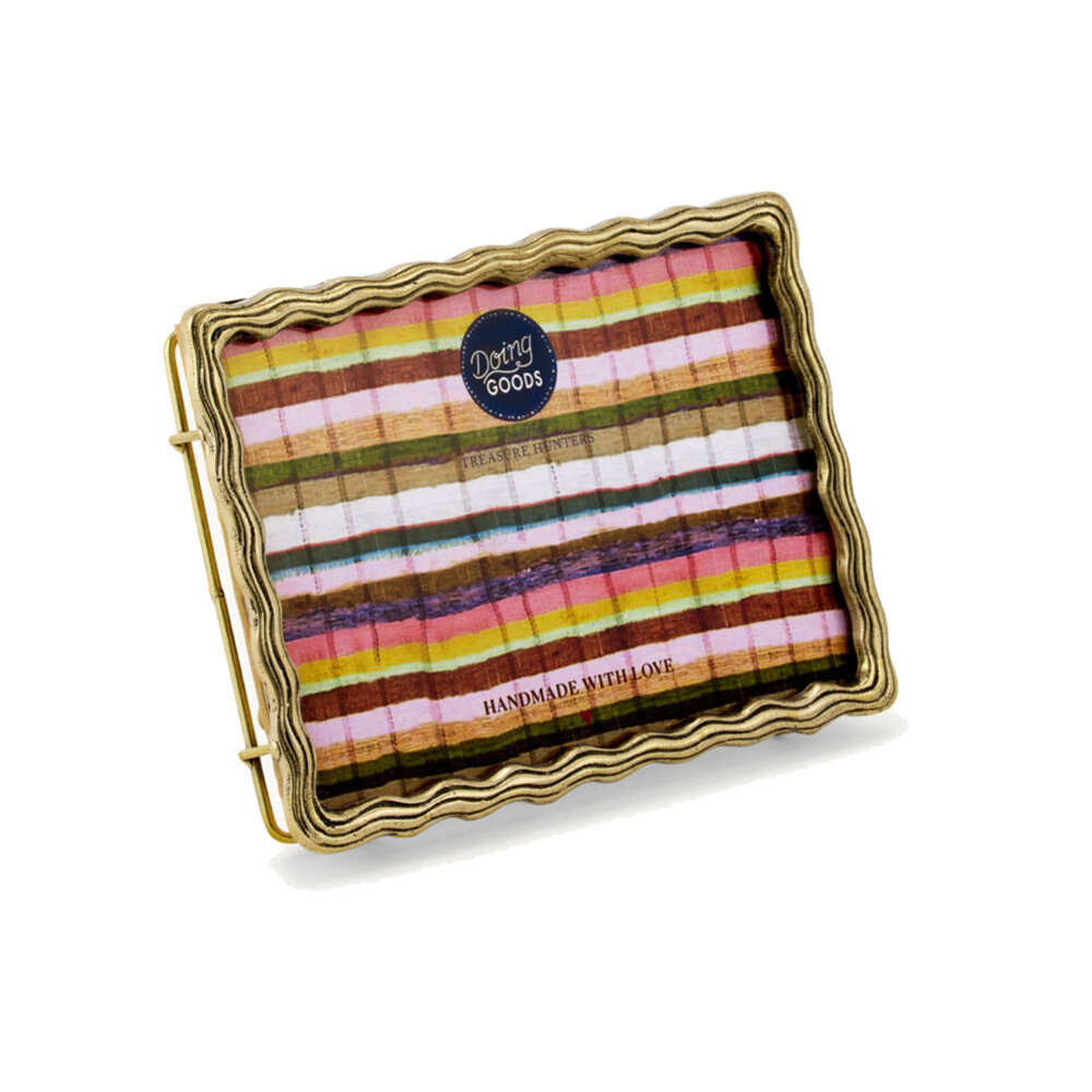 Doing Goods - Fotolijstje Yuki Wavey Messing Large 16x11cm - foto 15x10cm Doing Goods - Fotolijstje Yuki Wavey Messing Large 16x11cm - foto 15x10cm