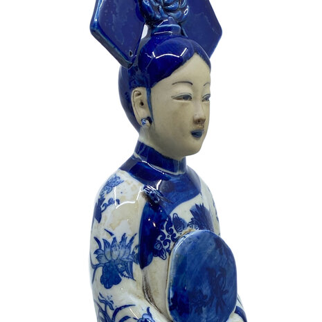 Melting Pot - Handgemaakt Beeld Chinese Keizerin met Spiegel Blauw-Wit Porselein 8x32cm Melting Pot - Handgemaakt Beeld Chinese Keizerin met Spiegel Blauw-Wit Porselein 8x32cm