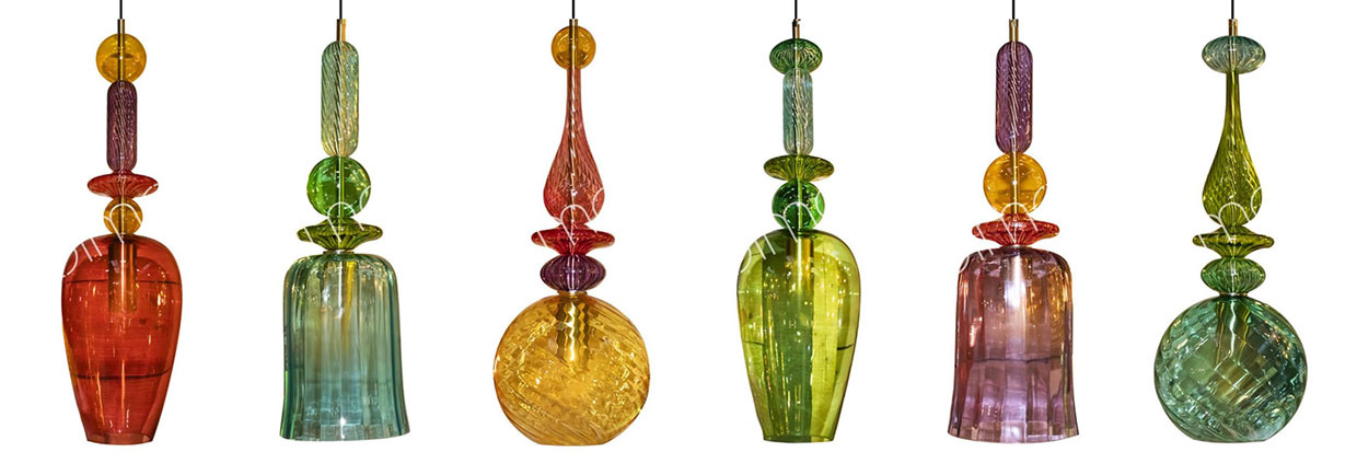 NIEUW: Hanglampen van transparant gekleurd glas NIEUW: Hanglampen van transparant gekleurd glas