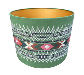 Melting Pot - Lampenkap Tikal Groen Multicolor 40x30cm geborduurd Melting Pot - Lampenkap Tikal Groen Multicolor 40x30cm geborduurd