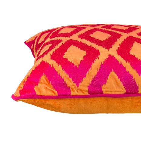Colmore - Sierkussen Triangel Oranje Fuchsia 50x50cm bies Colmore - Sierkussen Triangel Oranje Fuchsia 50x50cm bies
