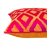 Colmore - Sierkussen Triangel Oranje Fuchsia 50x50cm bies Colmore - Sierkussen Triangel Oranje Fuchsia 50x50cm bies