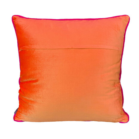 Colmore - Sierkussen Triangel Oranje Fuchsia 50x50cm bies Colmore - Sierkussen Triangel Oranje Fuchsia 50x50cm bies