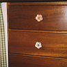 Doing Goods - Ladeknop Faye Flower White Messing 5x5cm Doing Goods - Ladeknop Faye Flower White Messing 5x5cm