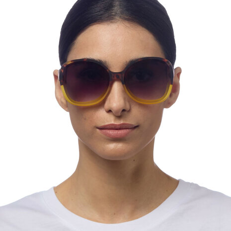 Okkia - Zonnebril ANNA Butterfly Havana Yellow met Donkere Gradient Lenzen en Veerpoten OK019-HY