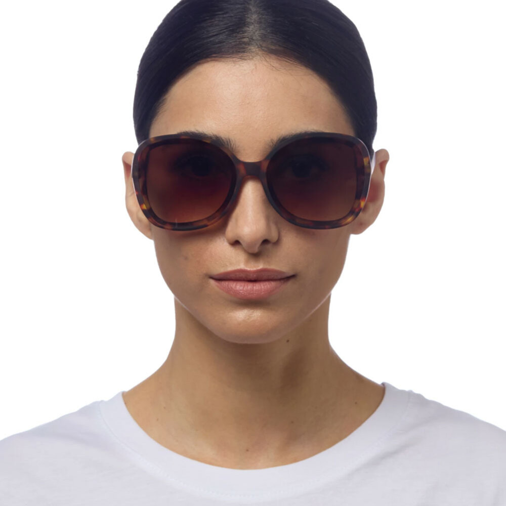 Okkia - Zonnebril ANNA Butterfly Classic Havana met Bruine Gradient Lenzen en Veerpoten OK019-CH Okkia - Zonnebril ANNA Butterfly Classic Havana met Bruine Gradient Lenzen en Veerpoten OK019-CH