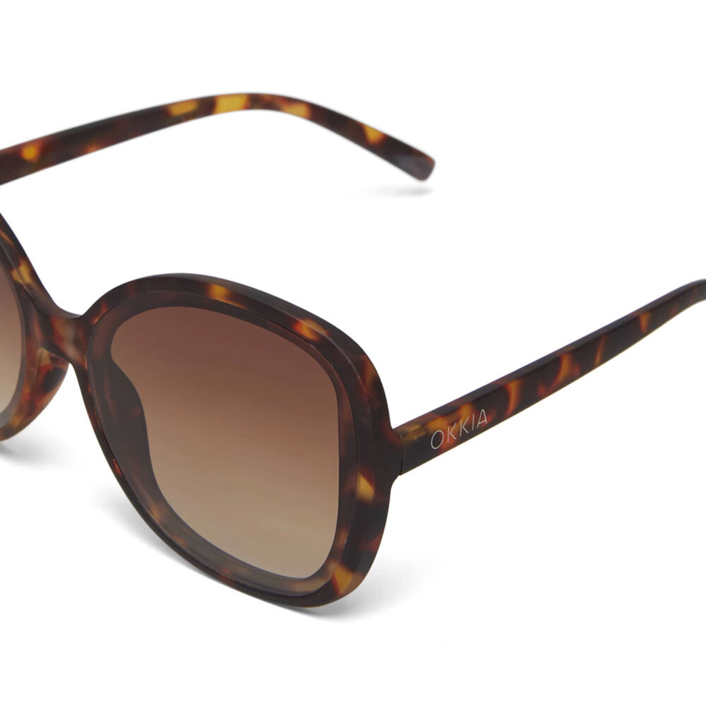 Okkia - Zonnebril ANNA Butterfly Classic Havana met Bruine Gradient Lenzen en Veerpoten OK019-CH Okkia - Zonnebril ANNA Butterfly Classic Havana met Bruine Gradient Lenzen en Veerpoten OK019-CH