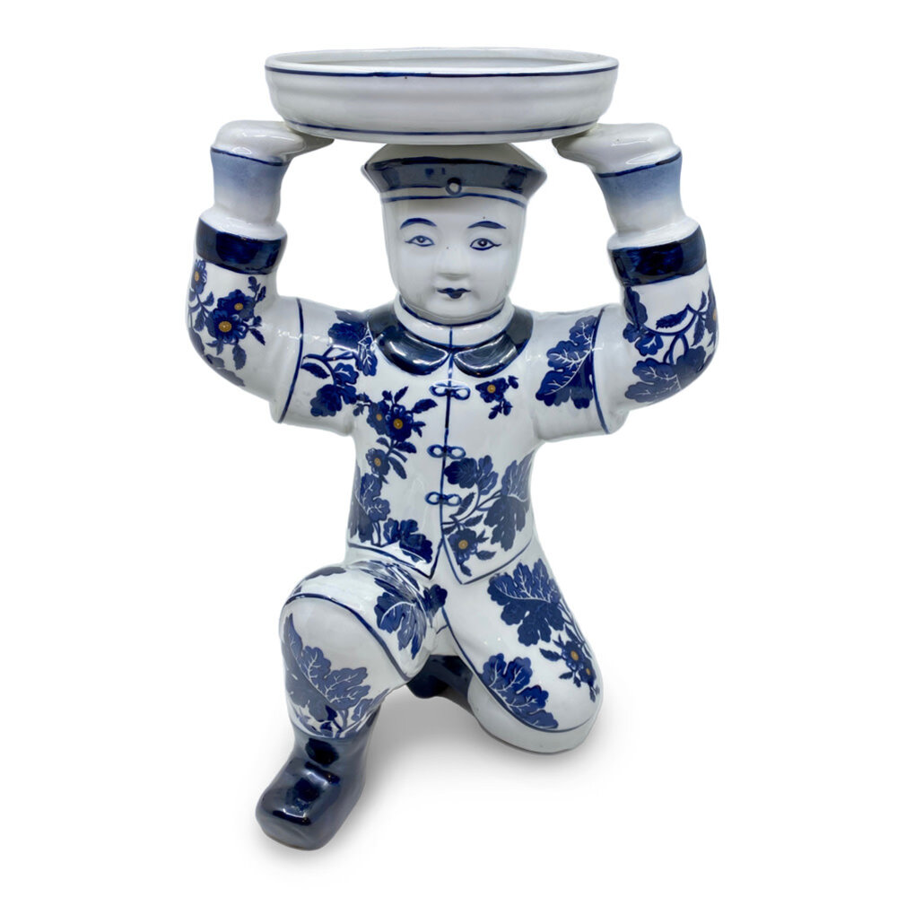 Melting Pot - Handgemaakt Beeld van Chinese Man met Schaaltje in Blauw-Wit Keramiek 23x32cm
