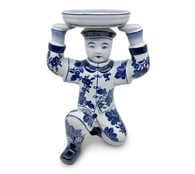 Melting Pot - Beeld Chinese Man met Schaaltje Blauw-Wit Keramiek 23x32cm Melting Pot - Beeld Chinese Man met Schaaltje Blauw-Wit Keramiek 23x32cm