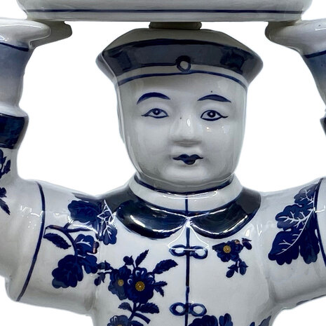 Melting Pot - Handgemaakt Beeld van Chinese Man met Schaaltje in Blauw-Wit Keramiek 23x32cm