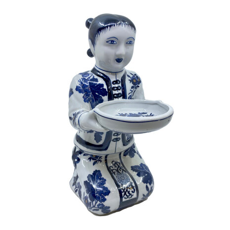 Melting Pot - Handgemaakt Beeld van Chinese Vrouw met Schaaltje in Blauw-Wit Keramiek 14x30cm Melting Pot - Handgemaakt Beeld van Chinese Vrouw met Schaaltje in Blauw-Wit Keramiek 14x30cm
