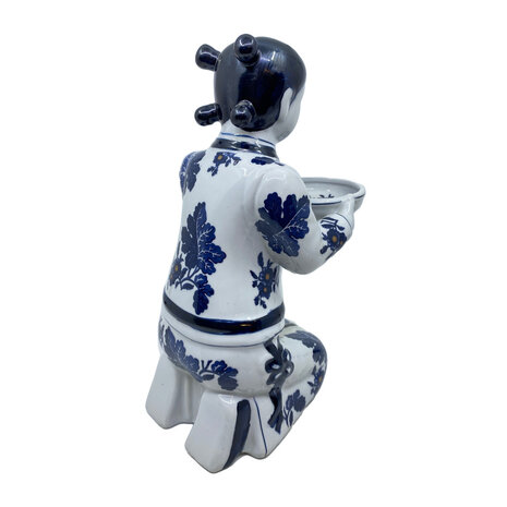 Melting Pot - Handgemaakt Beeld van Chinese Vrouw met Schaaltje in Blauw-Wit Keramiek 14x30cm Melting Pot - Handgemaakt Beeld van Chinese Vrouw met Schaaltje in Blauw-Wit Keramiek 14x30cm