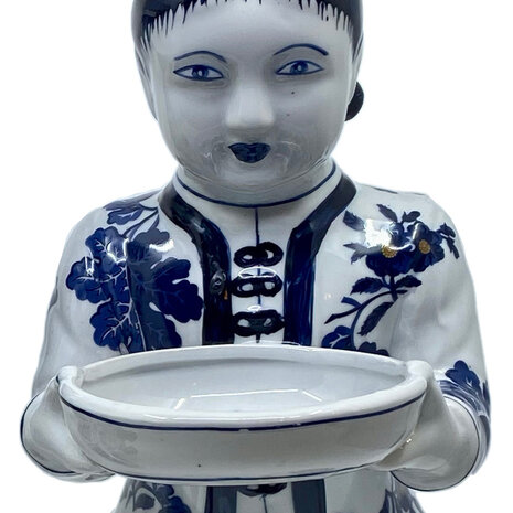 Melting Pot - Handgemaakt Beeld van Chinese Vrouw met Schaaltje in Blauw-Wit Keramiek 14x30cm Melting Pot - Handgemaakt Beeld van Chinese Vrouw met Schaaltje in Blauw-Wit Keramiek 14x30cm