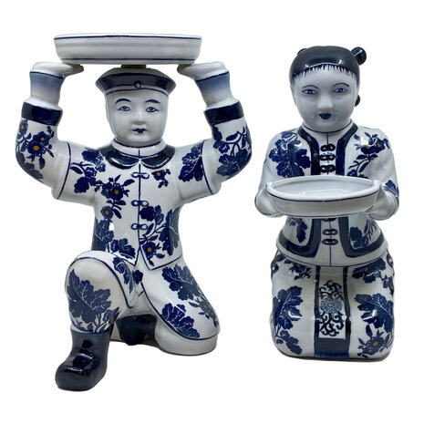 Melting Pot - Handgemaakt Beeld van Chinese Vrouw met Schaaltje in Blauw-Wit Keramiek 14x30cm Melting Pot - Handgemaakt Beeld van Chinese Vrouw met Schaaltje in Blauw-Wit Keramiek 14x30cm