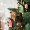 Zwitscherbox - Kerstballen Set Jingle Bells Groen Rood Goud met Kerstgeluiden en Bewegingssensor 6x7cm Zwitscherbox - Kerstballen Set Jingle Bells Groen Rood Goud met Kerstgeluiden en Bewegingssensor 6x7cm