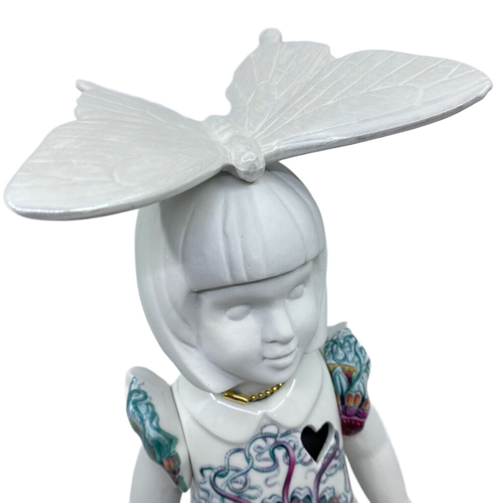 Lammers en Lammers - Femke met Vlinder en Handtas Porselein 14x34cm design A Lammers en Lammers - Femke met Vlinder en Handtas Porselein 14x34cm design A