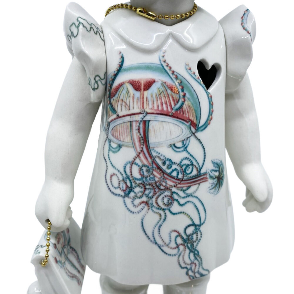 Lammers en Lammers - Femke met Vlinder en Handtas Porselein 14x34cm design B Lammers en Lammers - Femke met Vlinder en Handtas Porselein 14x34cm design B