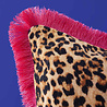 Werns - Sierkussen Jungle Love Panter Fluweel 45x45cm fuchsia franjes Werns - Sierkussen Jungle Love Panter Fluweel 45x45cm fuchsia franjes