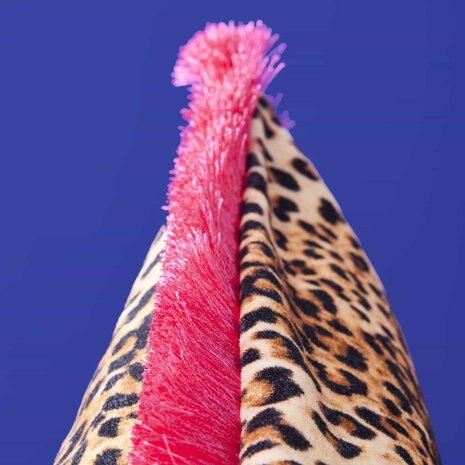 Werns - Sierkussen Jungle Love Panter Fluweel 45x45cm fuchsia franjes Werns - Sierkussen Jungle Love Panter Fluweel 45x45cm fuchsia franjes