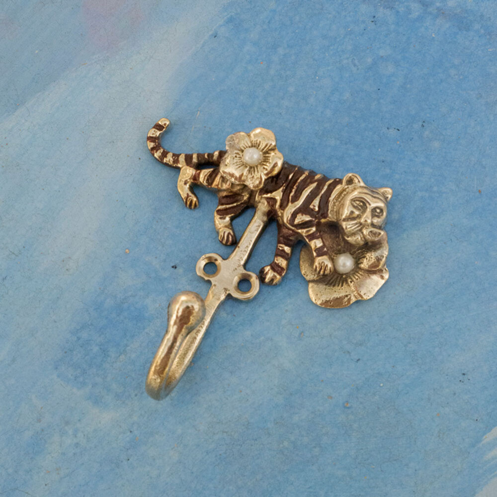 Doing Goods - Wandhaak Lacy Tiger Messing 9x9cm