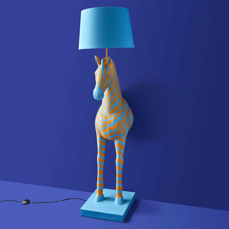 Werns - Design Vloerlamp Zebra Zora Blauw-Oranje 47x153cm met Lichtblauwe Lampenkap Werns - Design Vloerlamp Zebra Zora Blauw-Oranje 47x153cm met Lichtblauwe Lampenkap