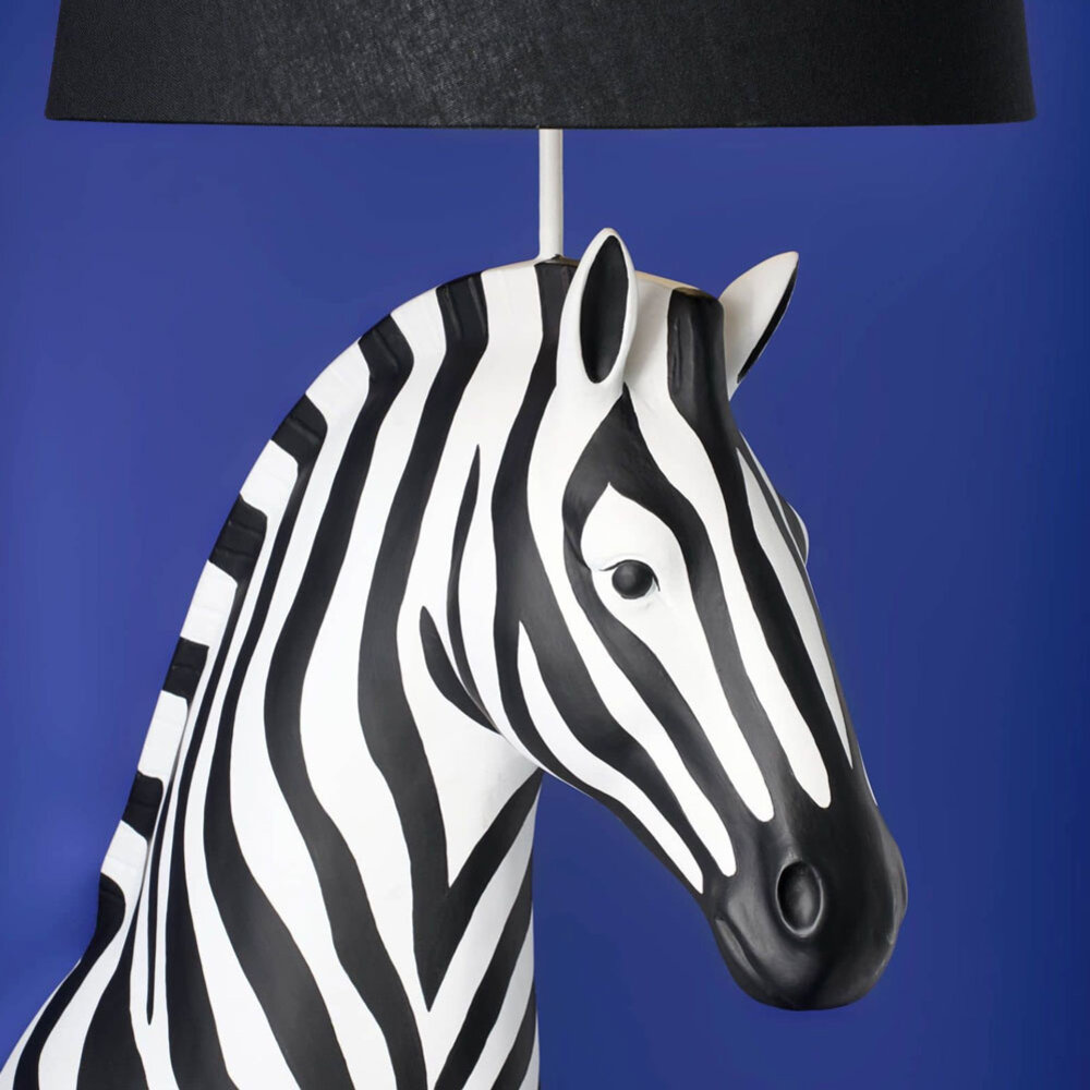 Werns - Vloer Lamp Zebra Zora Zwart-Wit 47x153cm met lampenkap Werns - Vloer Lamp Zebra Zora Zwart-Wit 47x153cm met lampenkap
