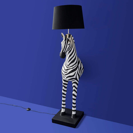 Werns - Vloer Lamp Zebra Zora Zwart-Wit 47x153cm met lampenkap Werns - Vloer Lamp Zebra Zora Zwart-Wit 47x153cm met lampenkap
