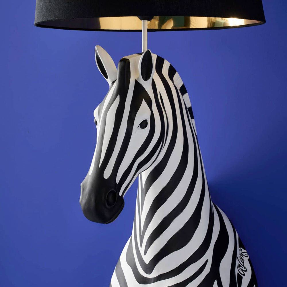 Werns - Vloer Lamp Zebra Zora Zwart-Wit 47x153cm met lampenkap Werns - Vloer Lamp Zebra Zora Zwart-Wit 47x153cm met lampenkap