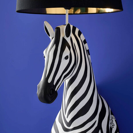 Werns - Vloer Lamp Zebra Zora Zwart-Wit 47x153cm met lampenkap Werns - Vloer Lamp Zebra Zora Zwart-Wit 47x153cm met lampenkap