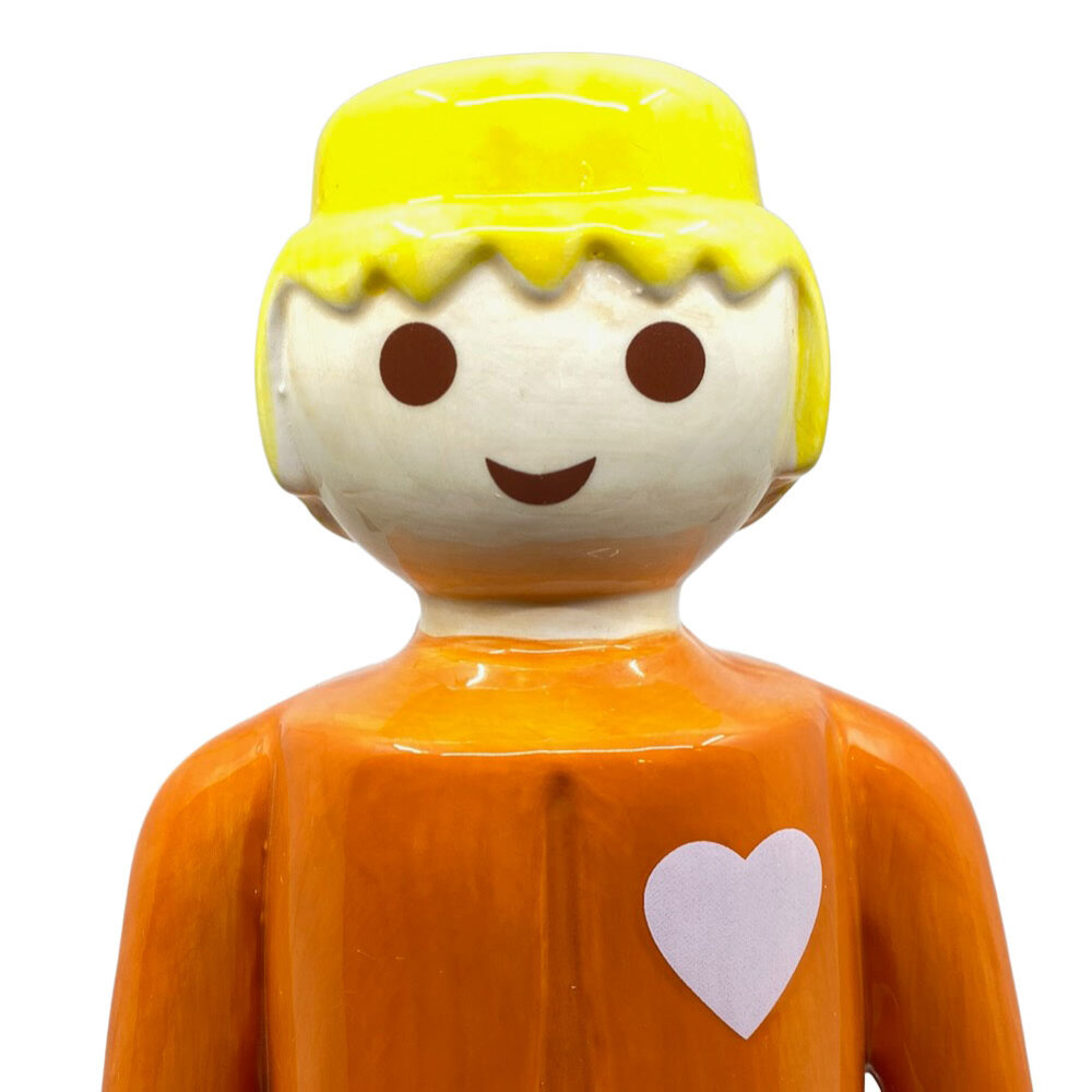 Blogo Design - Vaas - Beeld Playmobil Jongen Oranje Keramiek 17x35cm Blogo Design - Vaas - Beeld Playmobil Jongen Oranje Keramiek 17x35cm