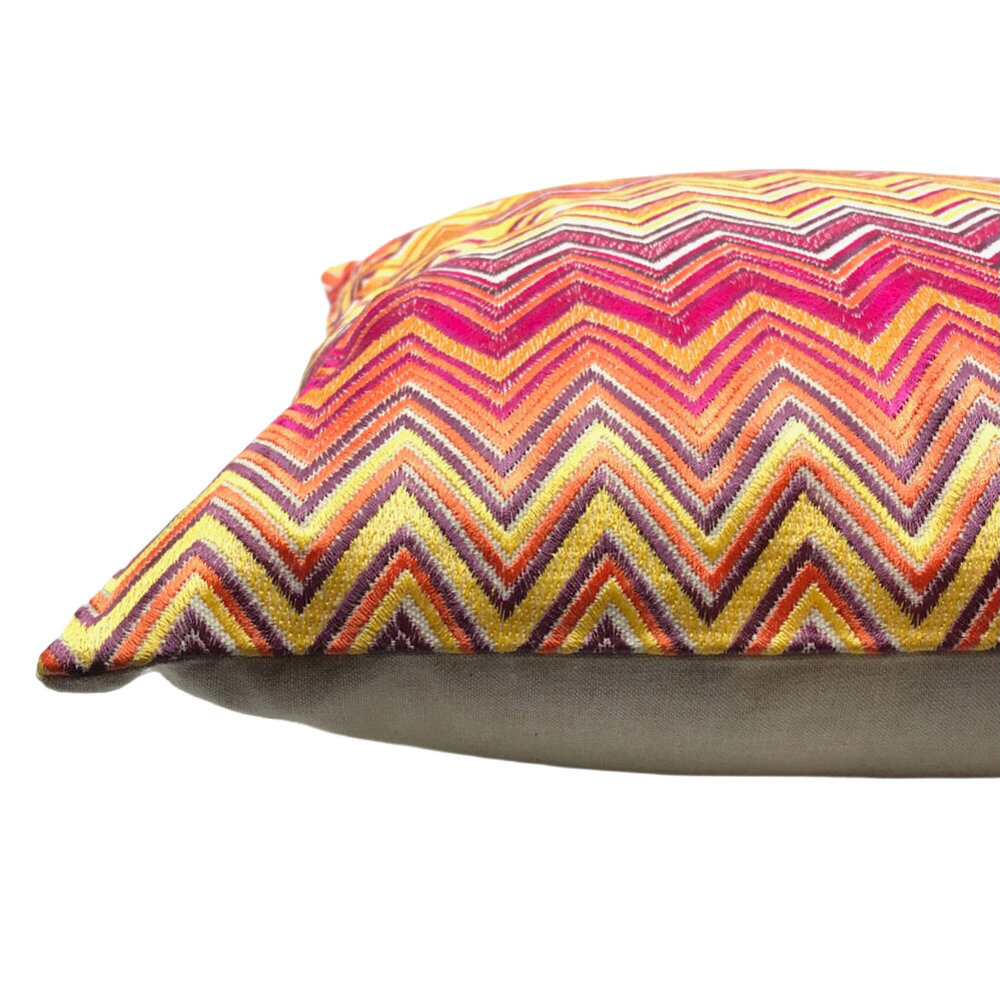 Colmore - Sierkussen Chevron Bordeaux Goud Multicolor 50x50cm Colmore - Sierkussen Chevron Bordeaux Goud Multicolor 50x50cm