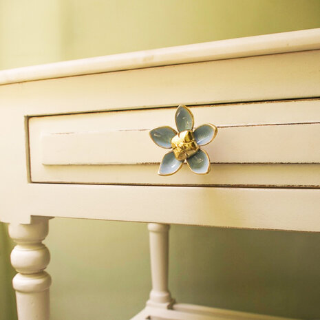 Doing Goods - Ladeknop Liv Flower Blauw Messing 7x7cm