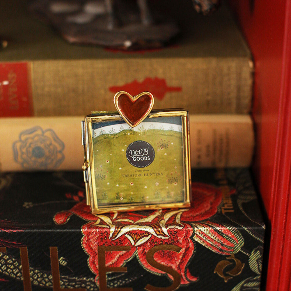 Doing Goods - Fotolijstje Pyar Heart Messing 6x7cm - foto 5x5cm