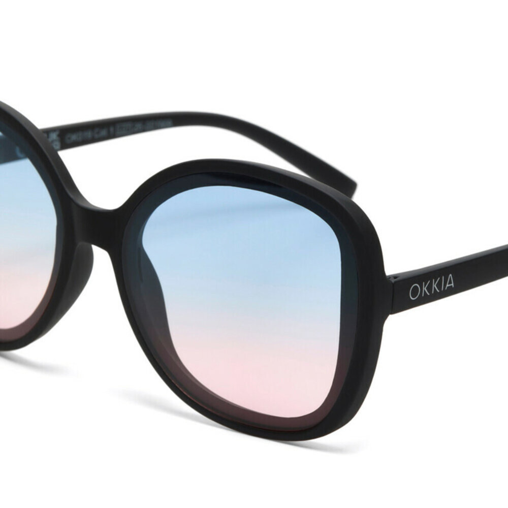 Okkia - Zonnebril ANNA Butterfly Zwart met Blauw-Roze Glazen OK019-BK-BP Okkia - Zonnebril ANNA Butterfly Zwart met Blauw-Roze Glazen OK019-BK-BP