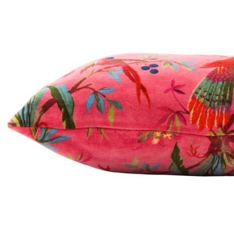 Imbarro - Sierkussen Royal Paradise Cerise met Paradijsvogels Velours 60x40cm Imbarro - Sierkussen Royal Paradise Cerise met Paradijsvogels Velours 60x40cm