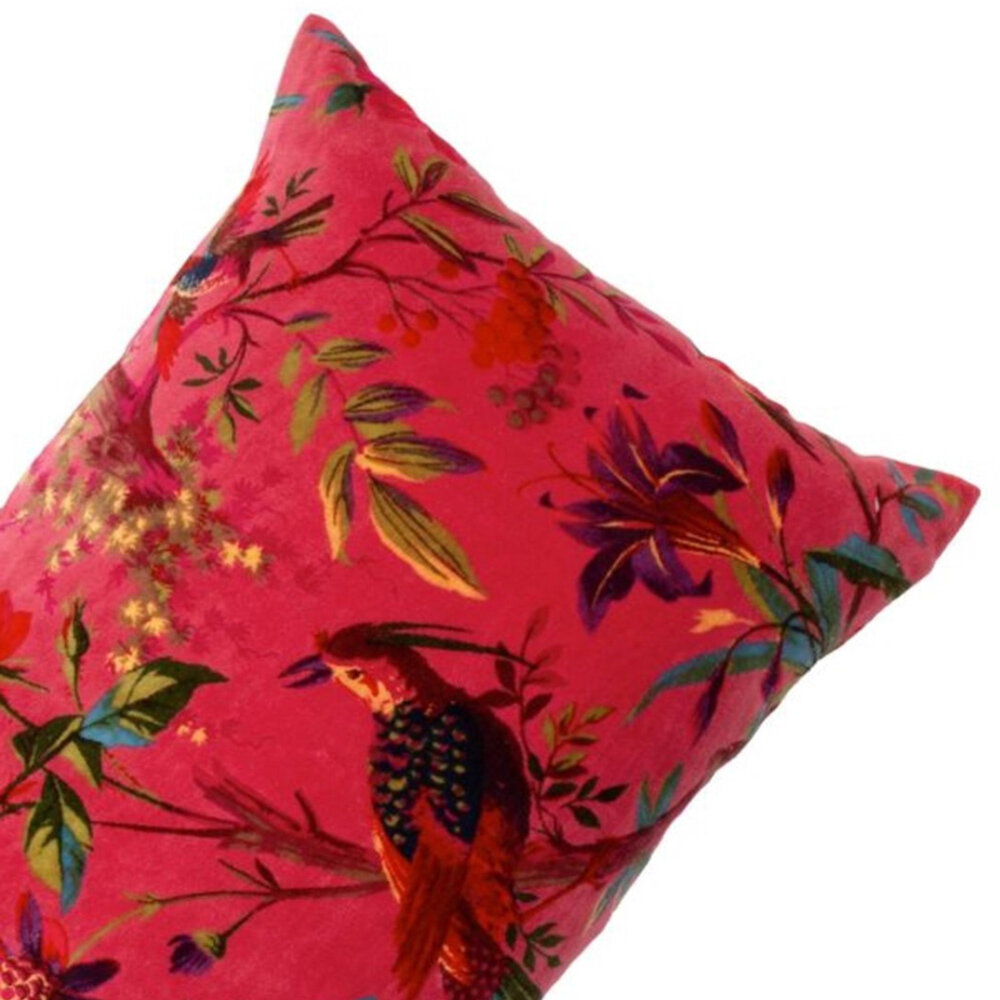 Imbarro - Sierkussen Royal Paradise Cerise met Paradijsvogels Velours 60x40cm Imbarro - Sierkussen Royal Paradise Cerise met Paradijsvogels Velours 60x40cm