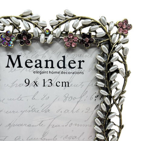 Melting Pot - Fotolijstje Bloemen Roze Paars Metaal Strass 12x15cm - foto 9x13cm Melting Pot - Fotolijstje Bloemen Roze Paars Metaal Strass 12x15cm - foto 9x13cm