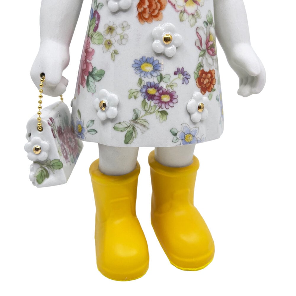 Lammers en Lammers - Beeld Femke met Vis en Bloemen Handtas Porselein met Goudluster 14x34cm