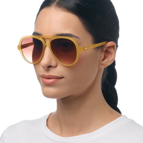 Okkia - Okkia Zonnebril ALESSIO Aviator Transparant Geel met Bruin Gradient Glazen OK021-TYE Okkia - Okkia Zonnebril ALESSIO Aviator Transparant Geel met Bruin Gradient Glazen OK021-TYE
