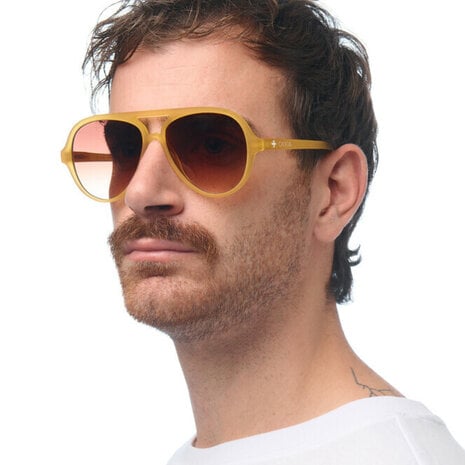 Okkia - Okkia Zonnebril ALESSIO Aviator Transparant Geel met Bruin Gradient Glazen OK021-TYE Okkia - Okkia Zonnebril ALESSIO Aviator Transparant Geel met Bruin Gradient Glazen OK021-TYE