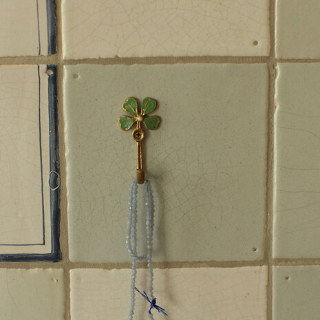 Doing Goods - Wandhaakjes Lucky Clover Groen Emaille & Messing 3x5cm – Set van 2