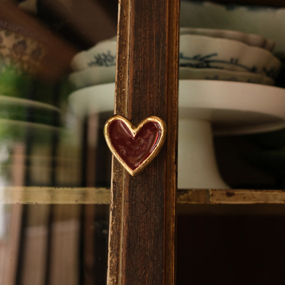 Doing Goods - Ladeknop Pyar Heart Red Messing 6x6cm