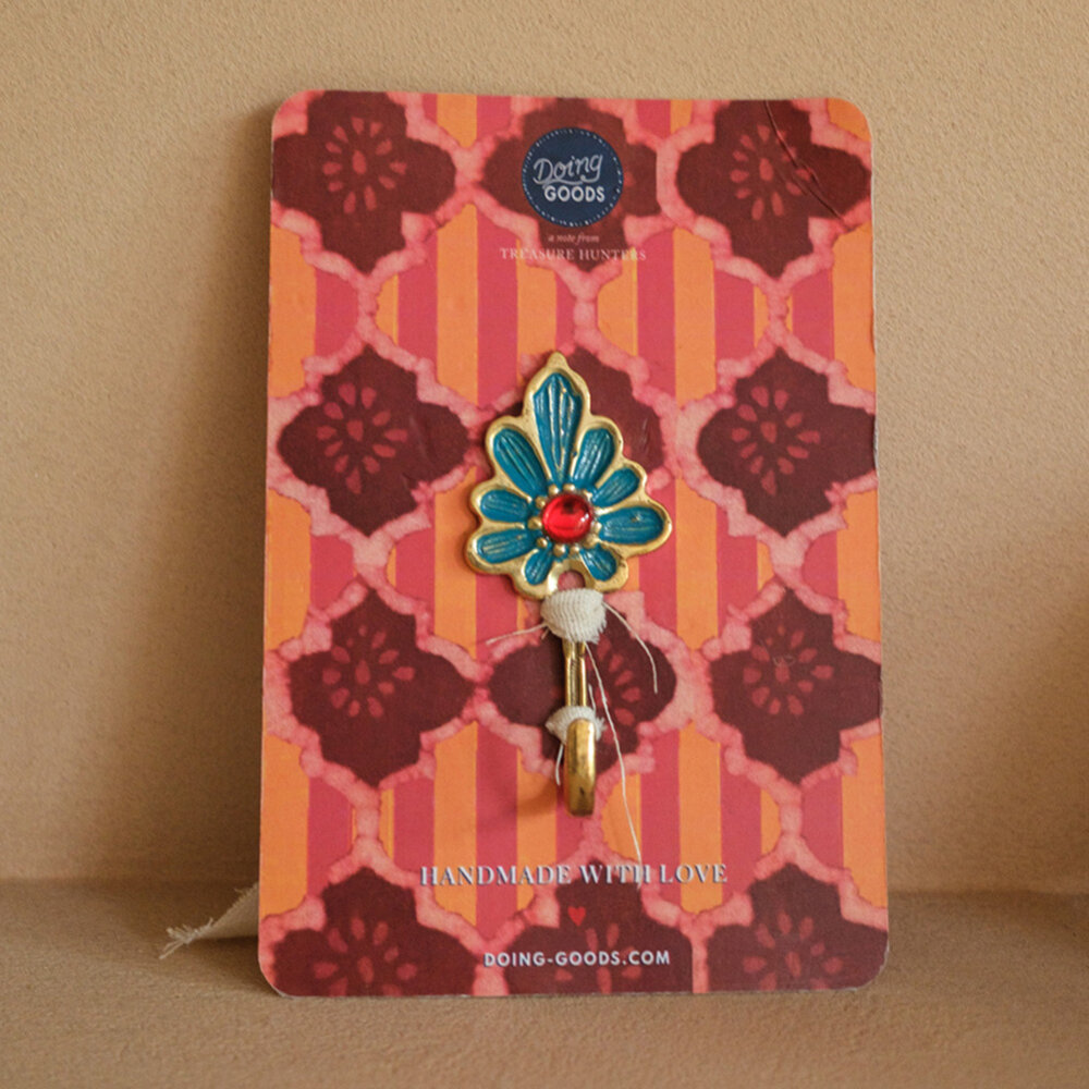 Doing Goods - Wandhaak Sadie Turquoise-Rood Messing 4x9cm Doing Goods - Wandhaak Sadie Turquoise-Rood Messing 4x9cm