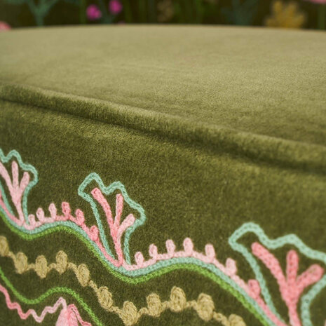 Melting Pot - Fauteuil Bloemen Groen Multicolor https://www.meltingpotamsterdam.nl/fauteuil-jungle-love-panter.html
