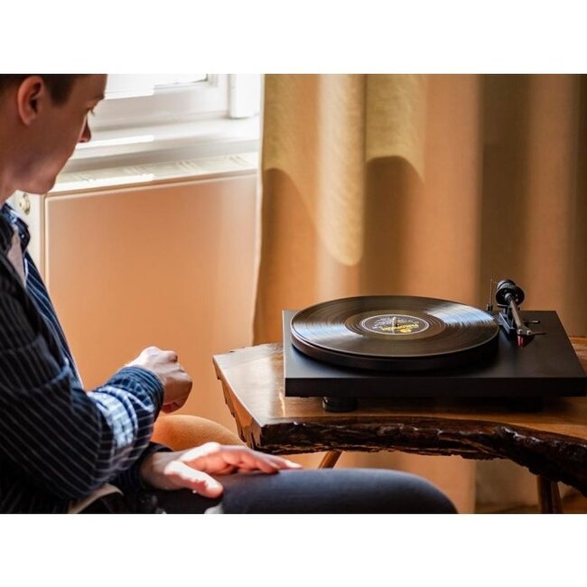 Pro-Ject Debut Carbon EVO Hoogglans Zwart