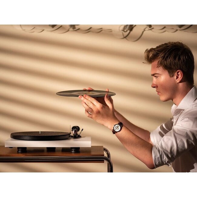 Pro-Ject Debut Carbon EVO Hoogglans Wit